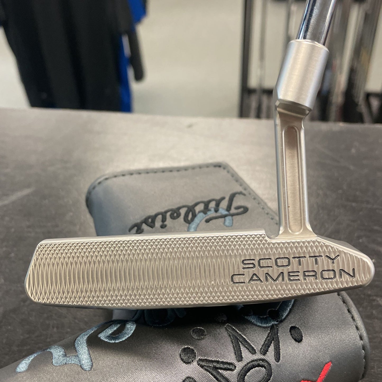 Scotty-Cameron-Super-Select-Squareback-2-putter-right-hand-35-inch-with-headcover