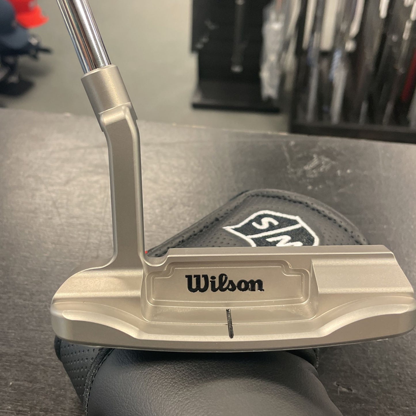 Wilson-Staff-Model-BL22-Blade-Putter-right-hand-35”-inch-with-headcover